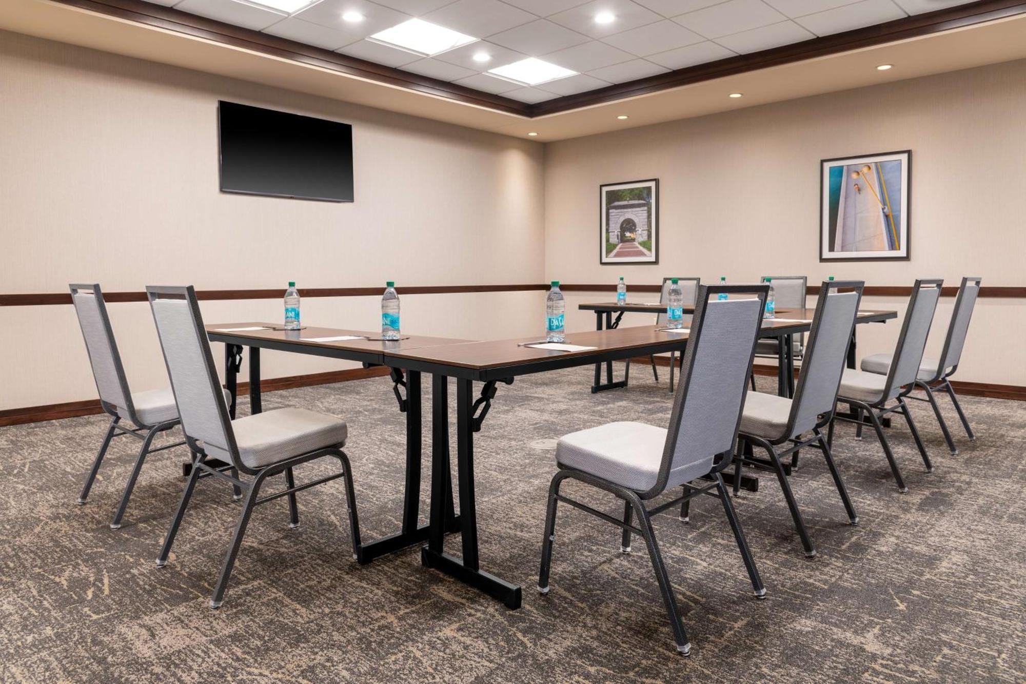 Hampton Inn & Suites Madison Downtown Екстериор снимка
