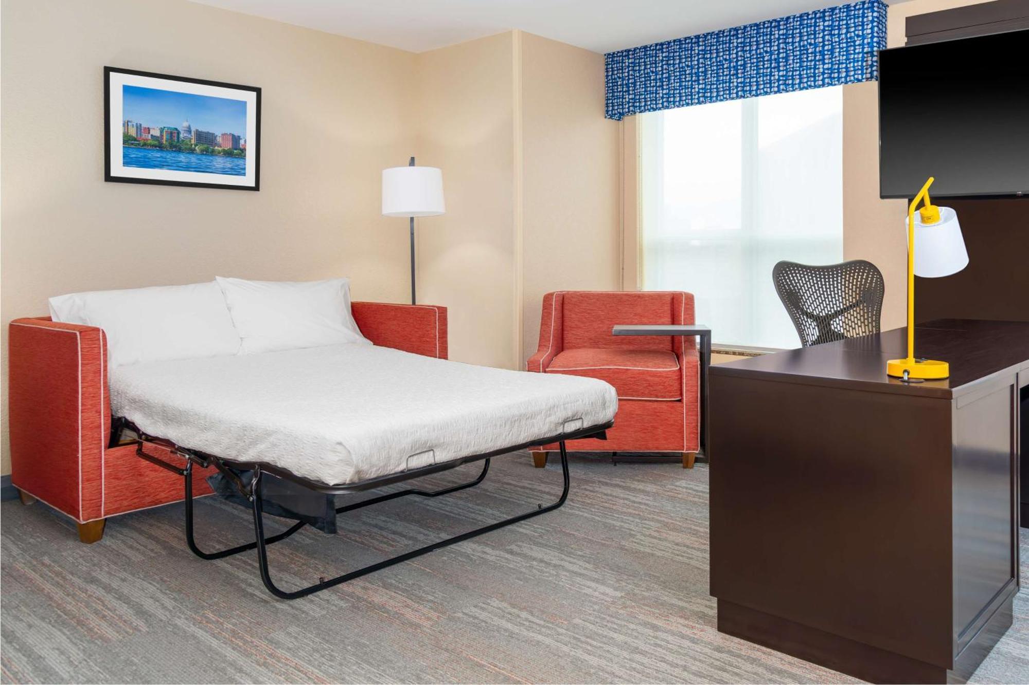 Hampton Inn & Suites Madison Downtown Екстериор снимка