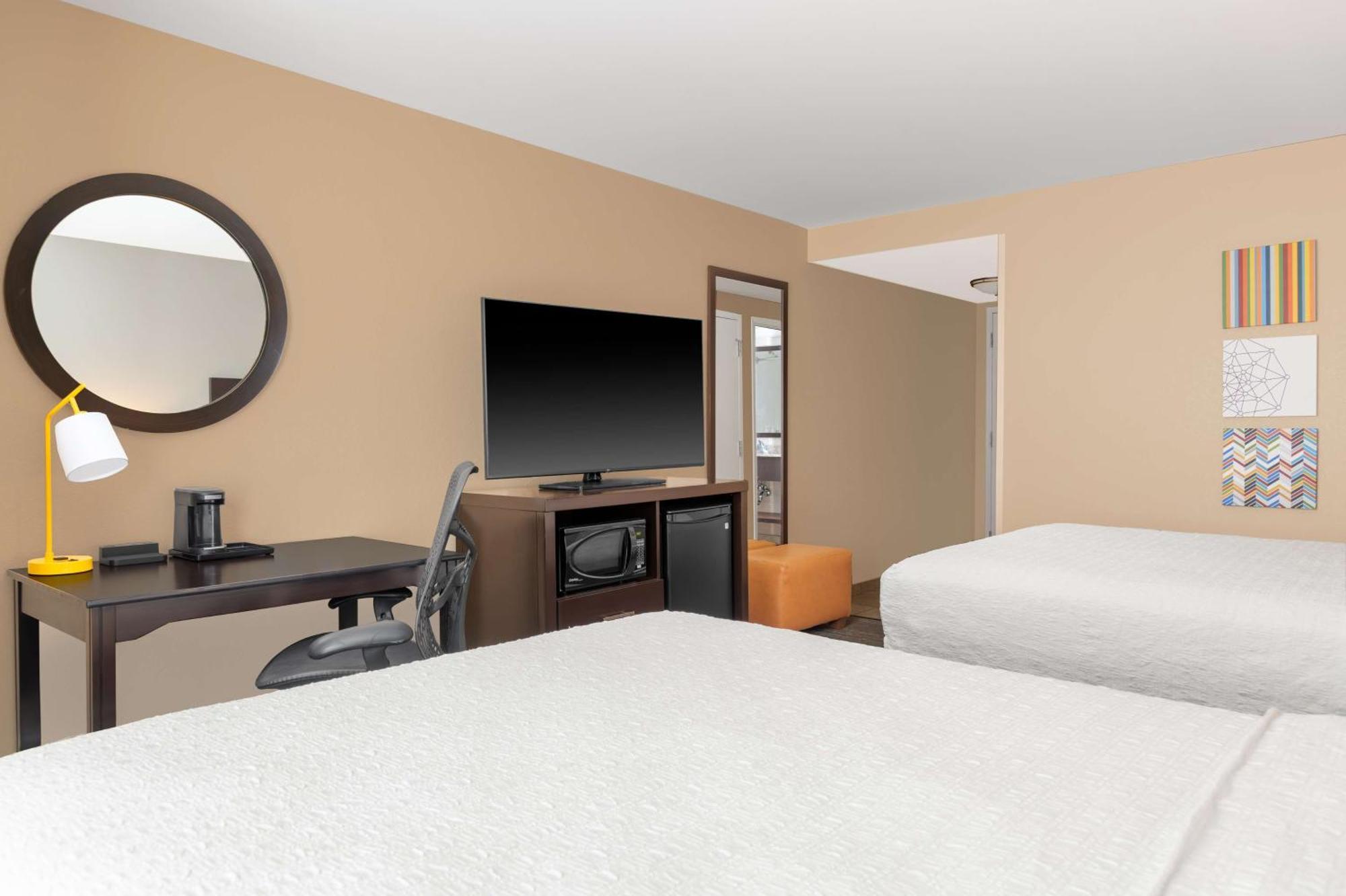Hampton Inn & Suites Madison Downtown Екстериор снимка