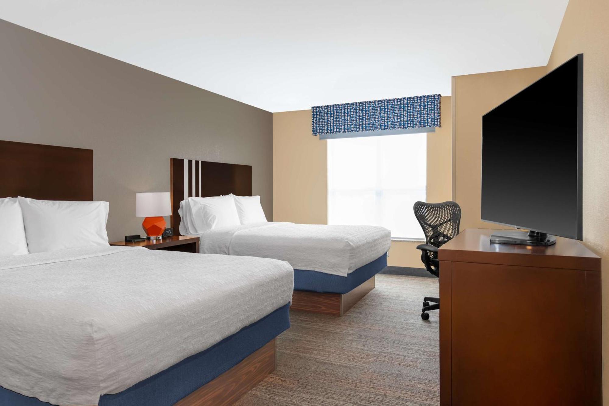 Hampton Inn & Suites Madison Downtown Екстериор снимка