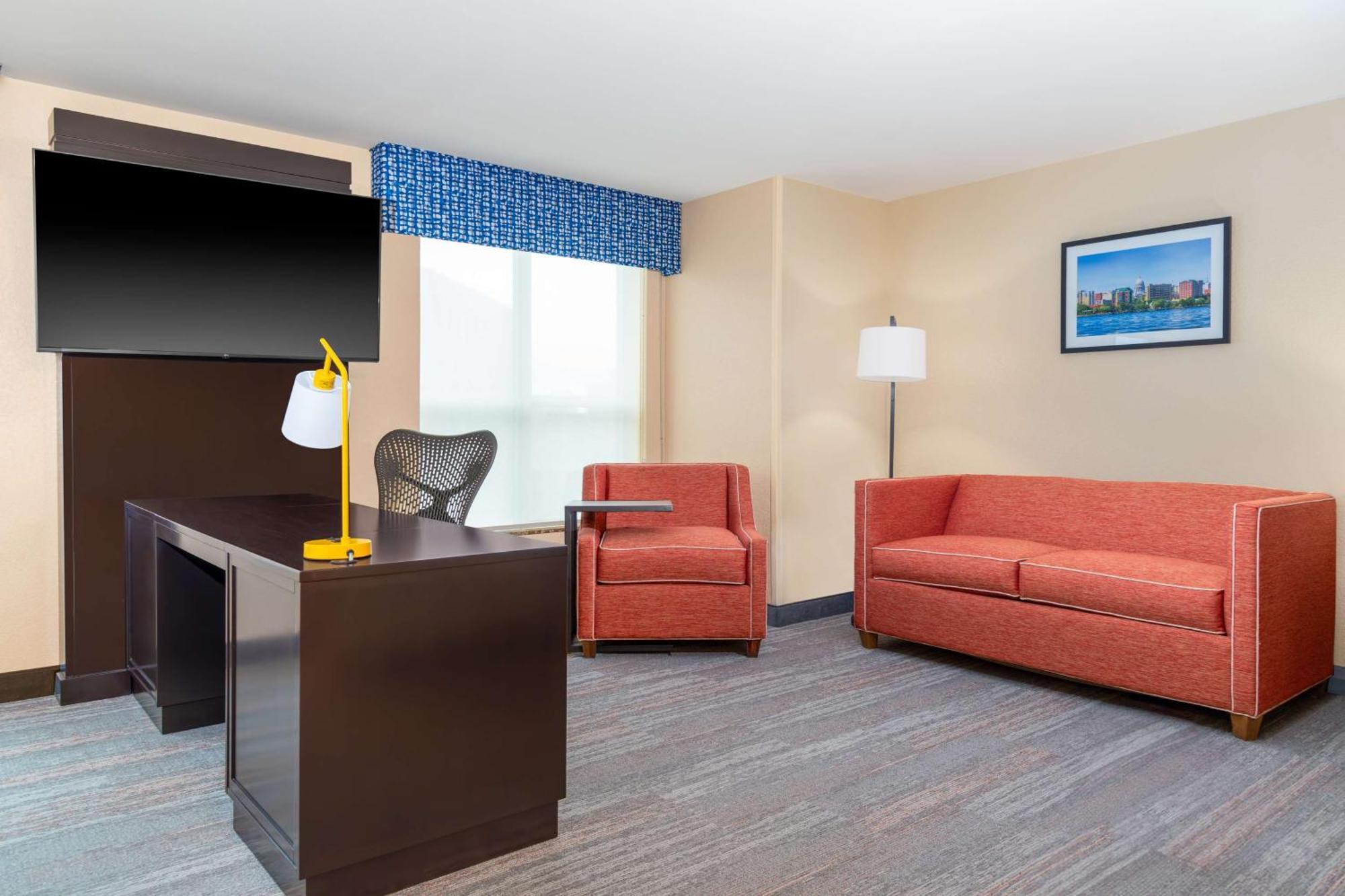 Hampton Inn & Suites Madison Downtown Екстериор снимка
