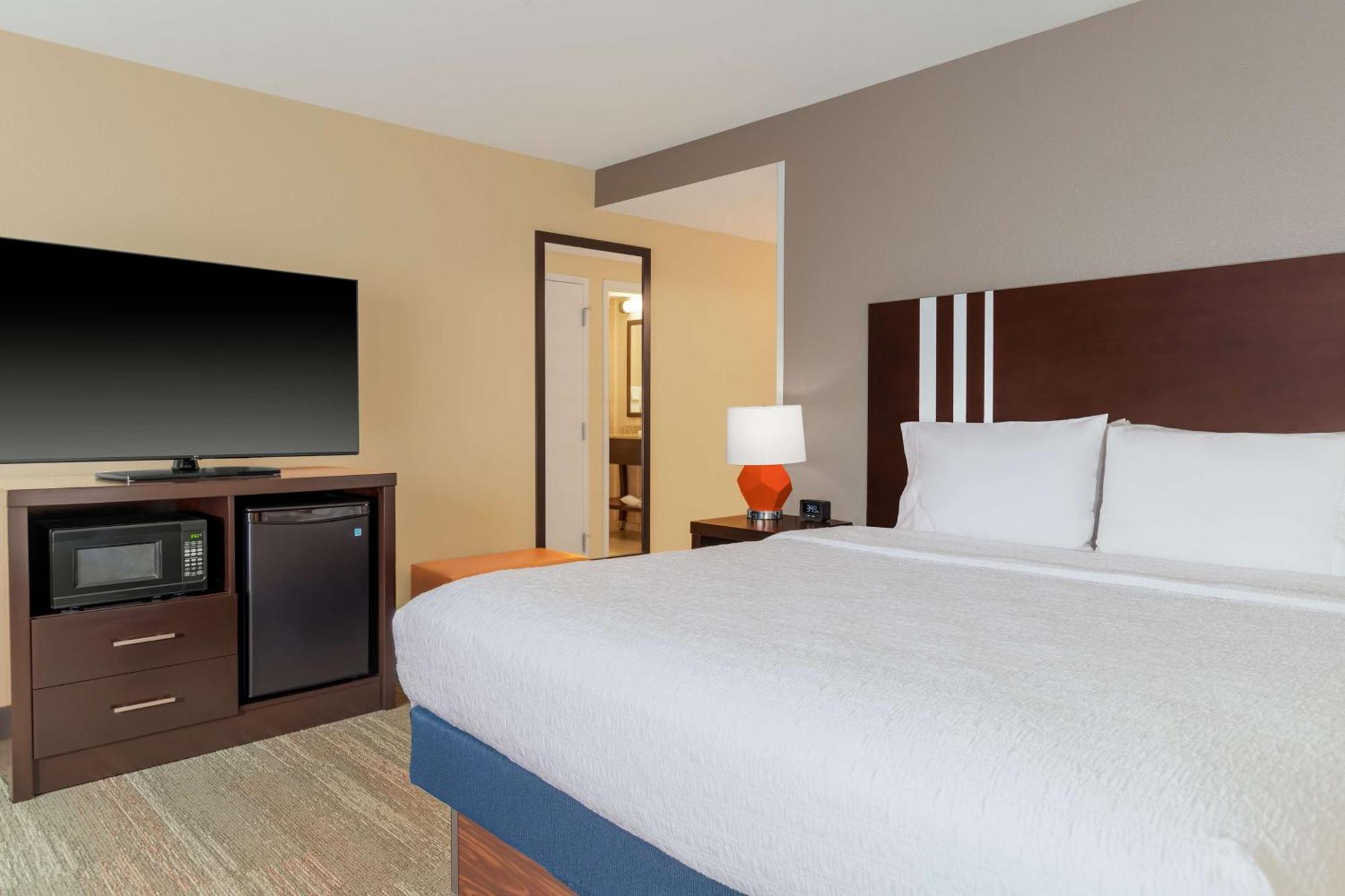 Hampton Inn & Suites Madison Downtown Екстериор снимка