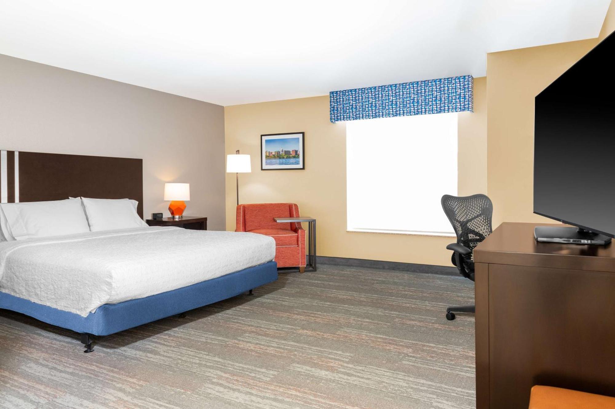 Hampton Inn & Suites Madison Downtown Екстериор снимка