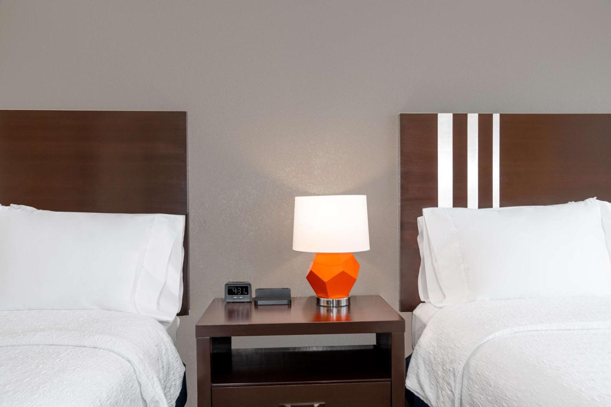 Hampton Inn & Suites Madison Downtown Екстериор снимка