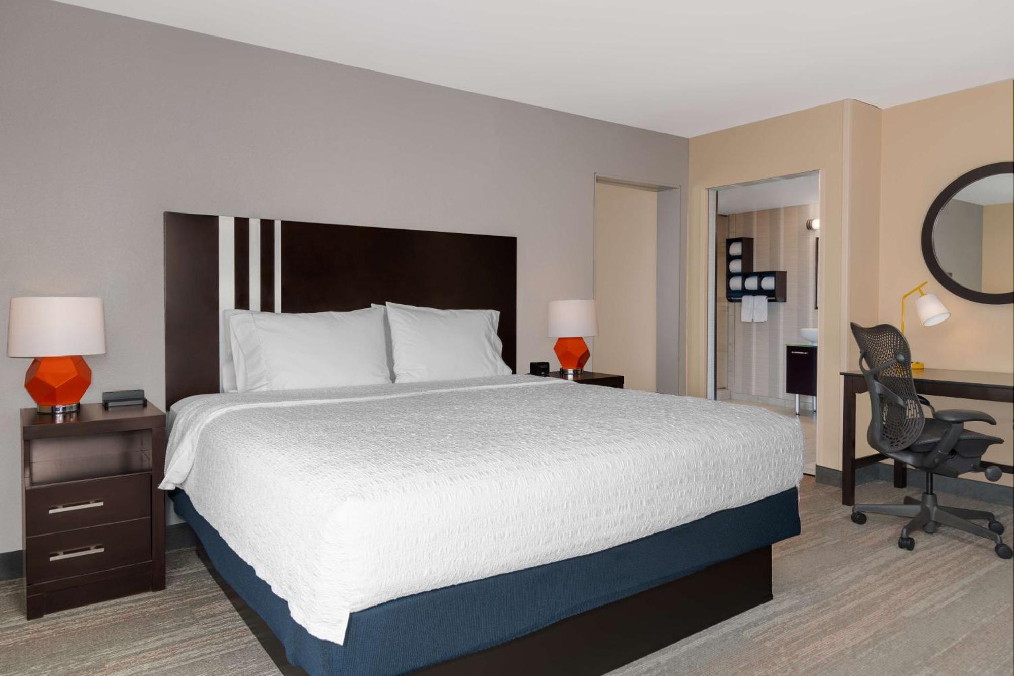 Hampton Inn & Suites Madison Downtown Екстериор снимка