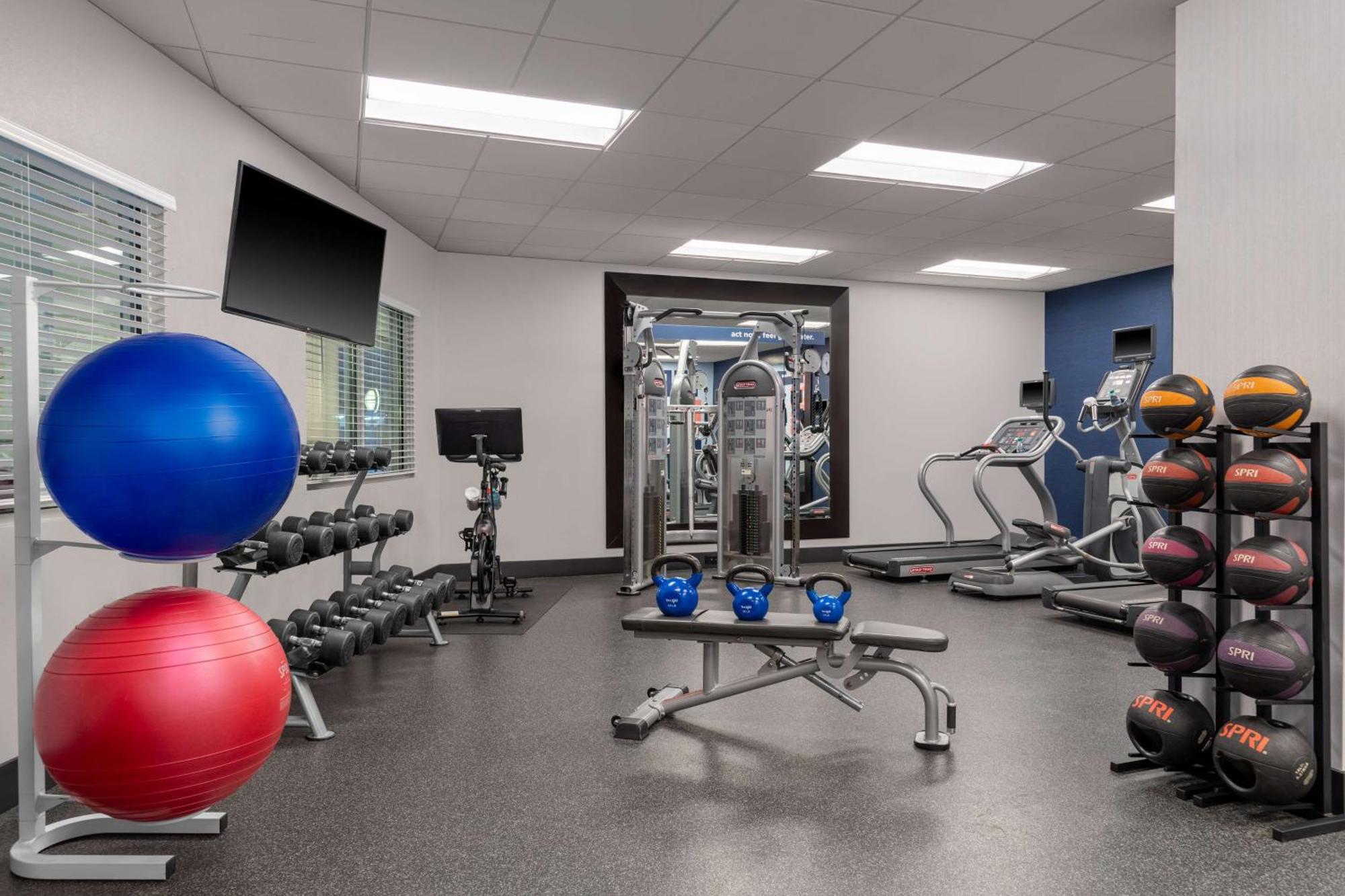 Hampton Inn & Suites Madison Downtown Екстериор снимка