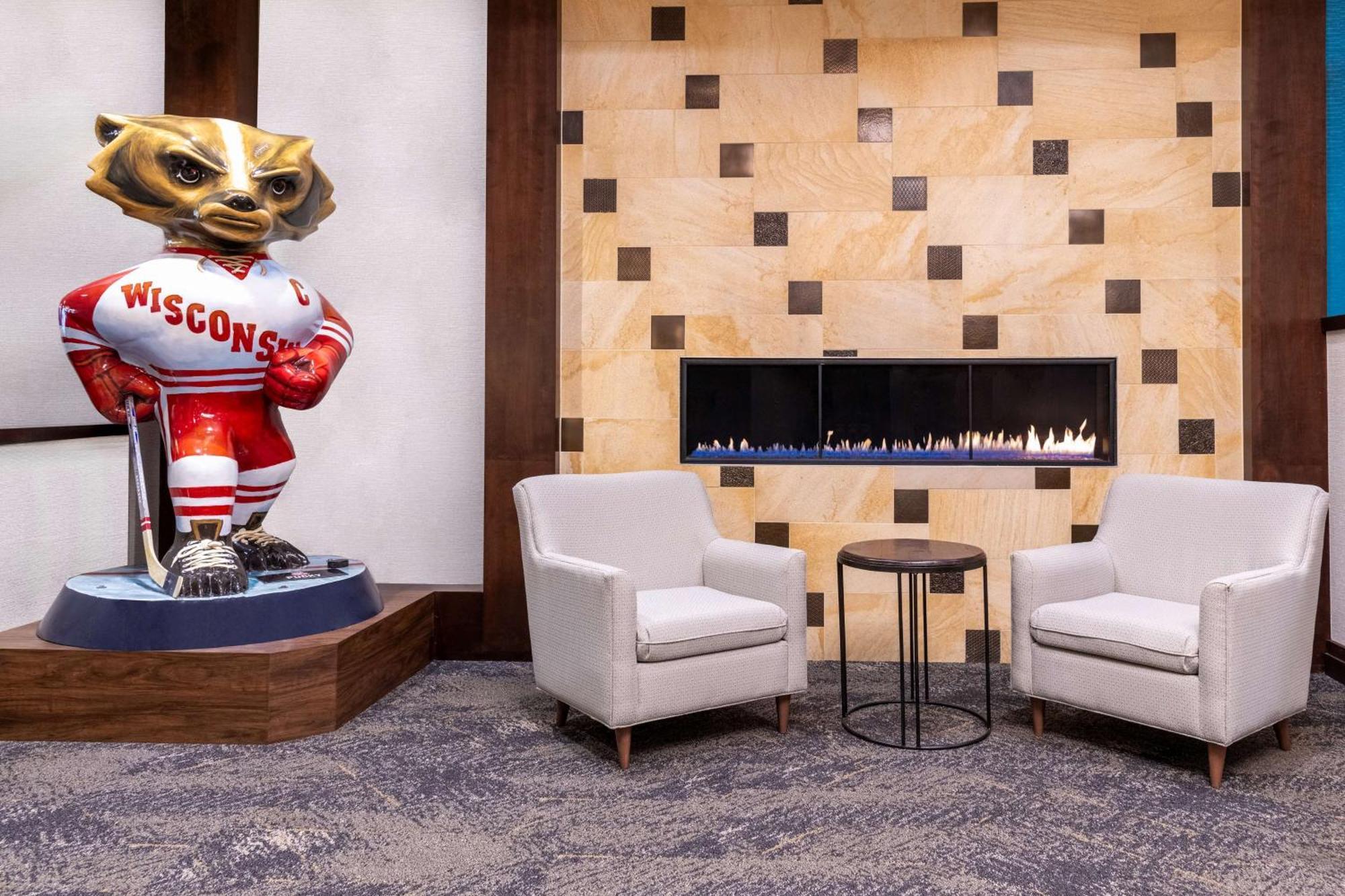 Hampton Inn & Suites Madison Downtown Екстериор снимка
