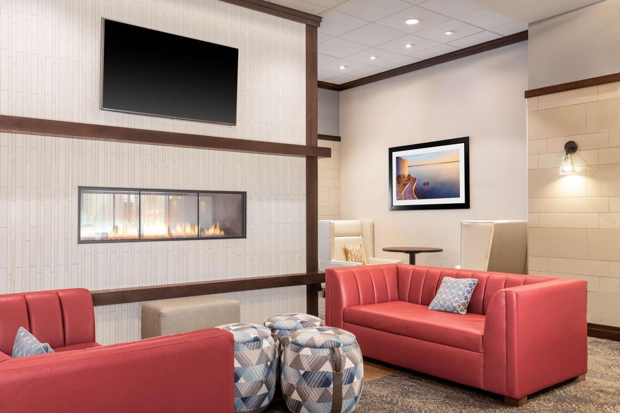 Hampton Inn & Suites Madison Downtown Екстериор снимка