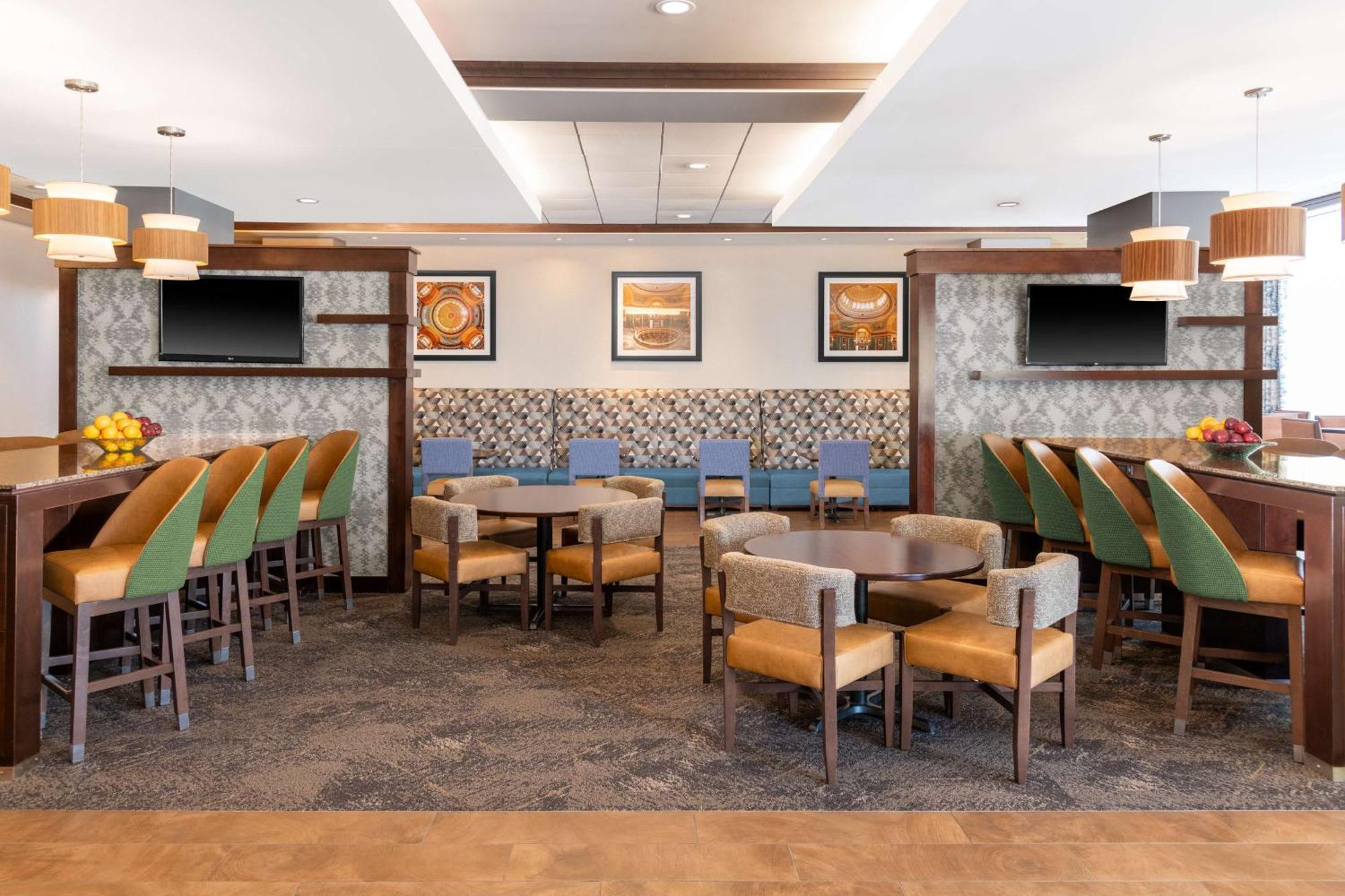 Hampton Inn & Suites Madison Downtown Екстериор снимка