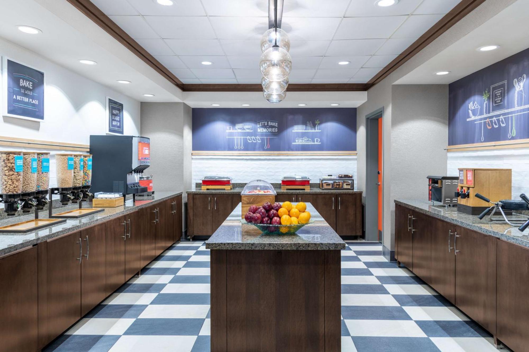 Hampton Inn & Suites Madison Downtown Екстериор снимка