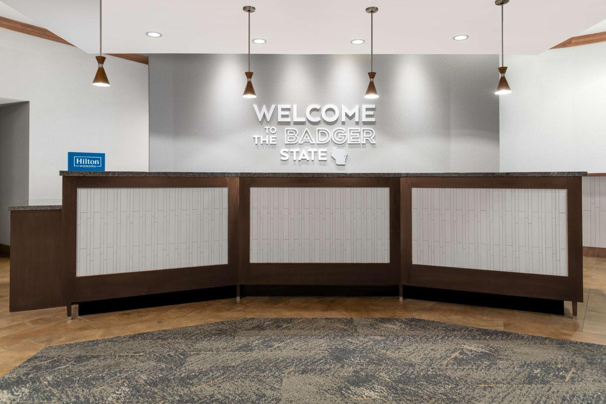 Hampton Inn & Suites Madison Downtown Екстериор снимка