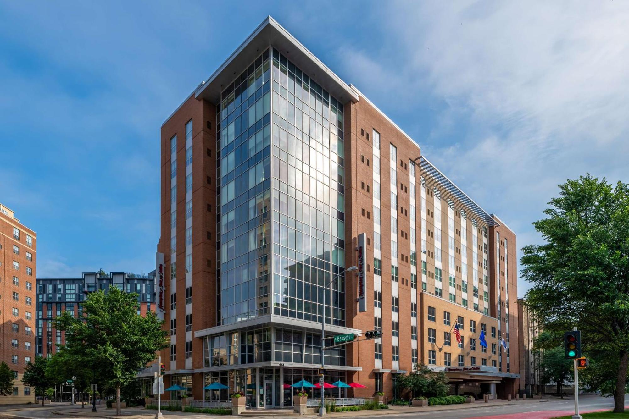 Hampton Inn & Suites Madison Downtown Екстериор снимка
